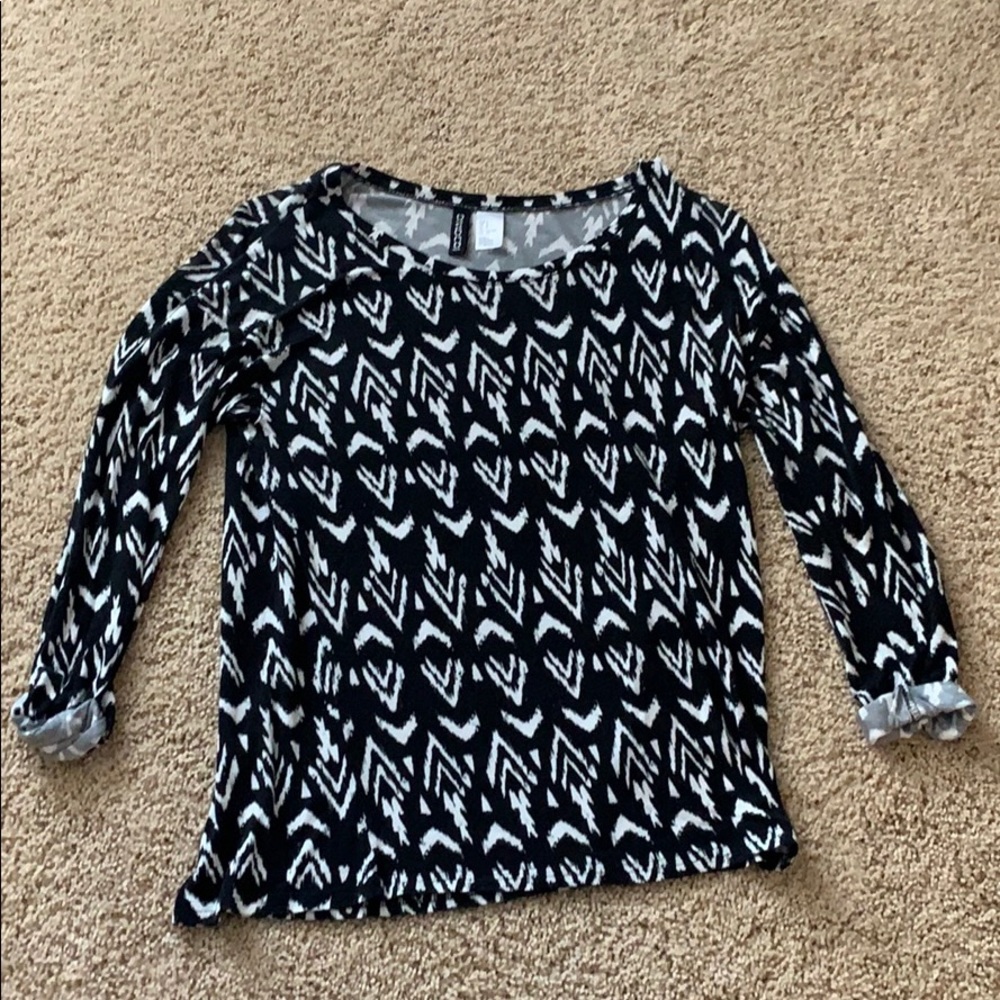 patterned black and white blouse!!